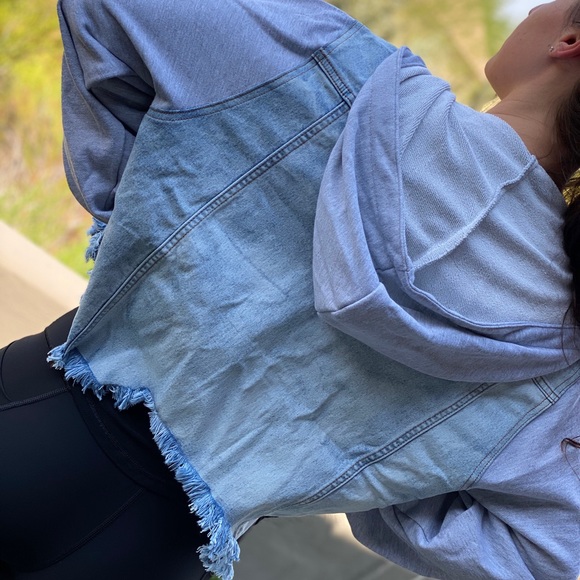 Distressed crop jean jacket - Picture 2 of 12